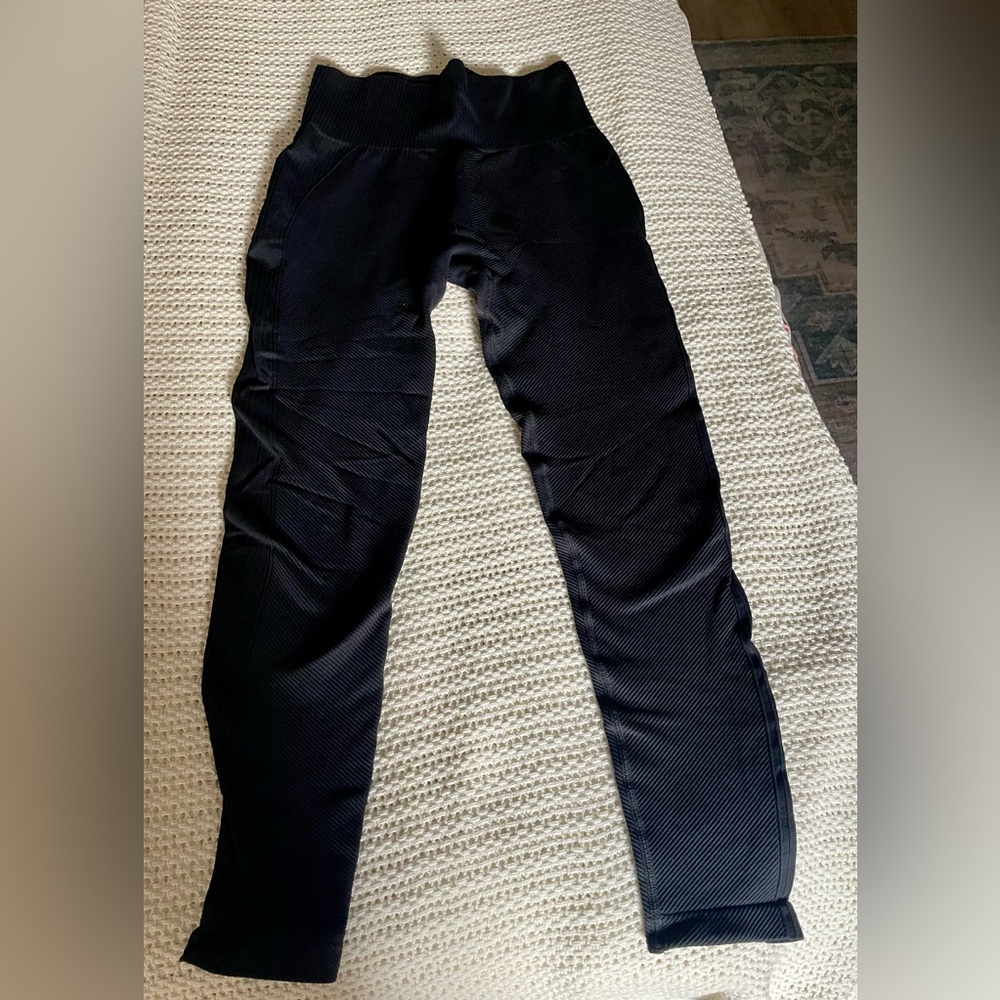 ZYIA Black Angle Grid Performance High
Rise 7/8 24" size 6/8 - Picture 2 of 7